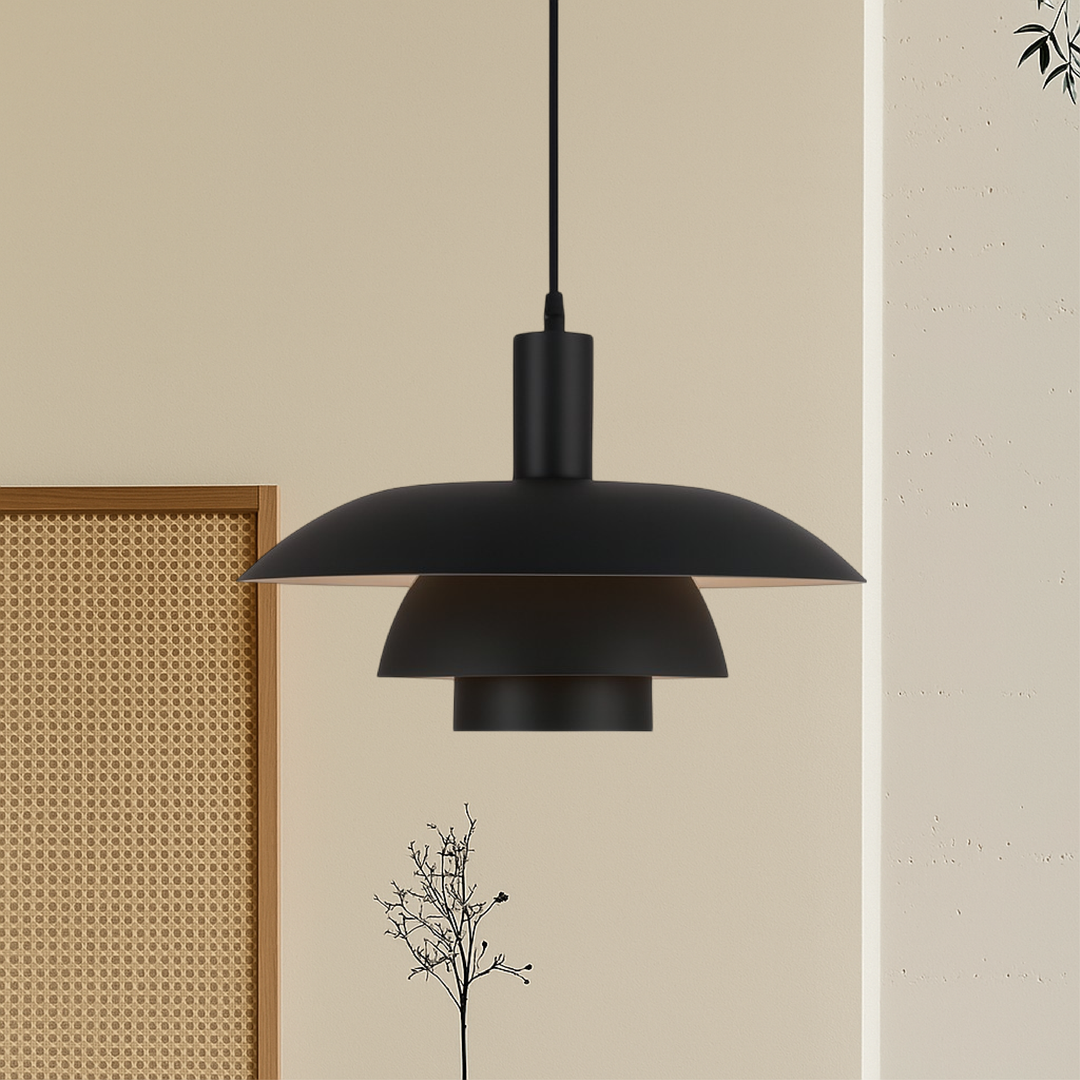 Lámpara blanca de diseño nórdico para comedor, cono minimalista, luz suave y acogedora.