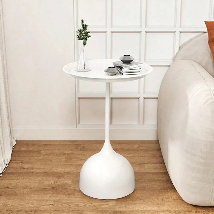 Elegante mesa de acento redonda en estilo escandinavo, ideal para la decoración moderna de tu hogar, disponible en blanco.