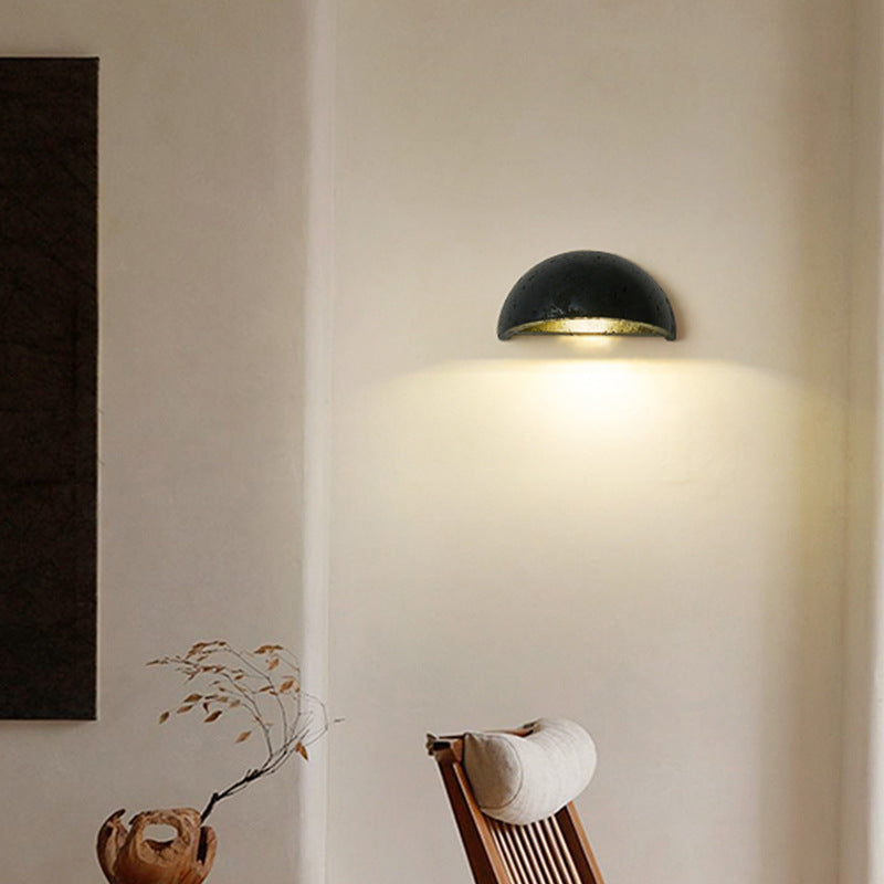 Lámpara de pared LED de piedra, semicircular, luz ambiental indirecta. Diseño moderno y elegante.