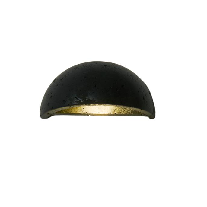 Lámpara de pared LED semicircular de piedra, ofrece iluminación indirecta y un toque moderno.
