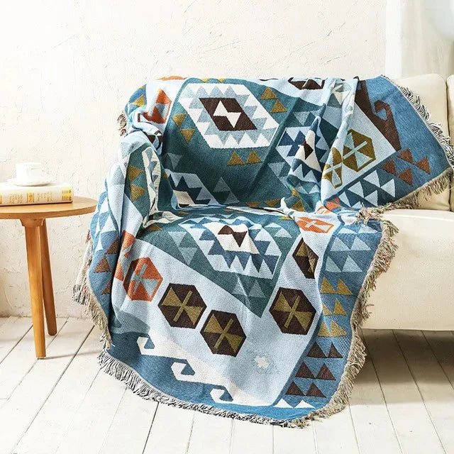 Manta suave para cama y sofá, poliéster y algodón jacquard, aporta confort al dormitorio.