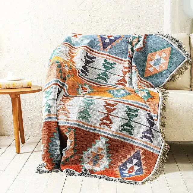 Manta jacquard de poliéster y algodón, textura suave y confortable para sofá y cama.