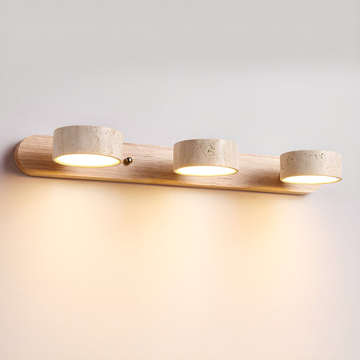 Elegante aplique de pared doble con travertino y nogal, iluminación interior de diseño único.