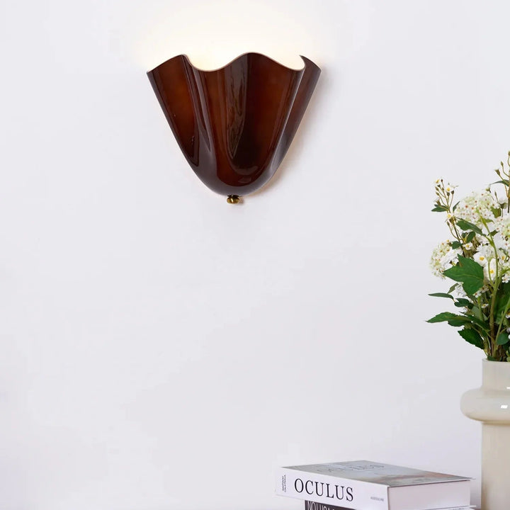 Aplique de pared vintage de vidrio en forma de concha, añade un toque retro y luz suave a tu hogar.