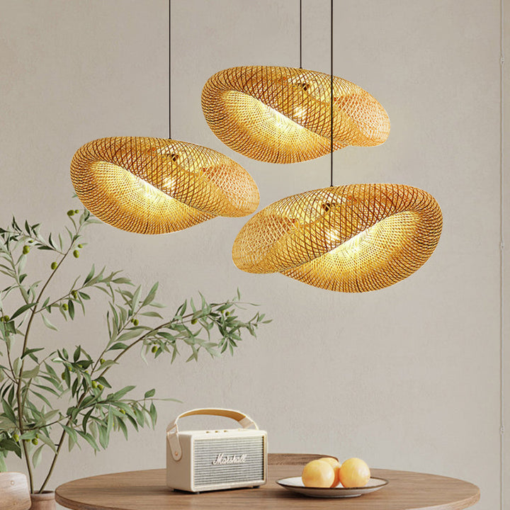 Diseño de lámpara colgante Möbius para decoración de hogar moderna. Luz ambiente escultórica para techo de sala.