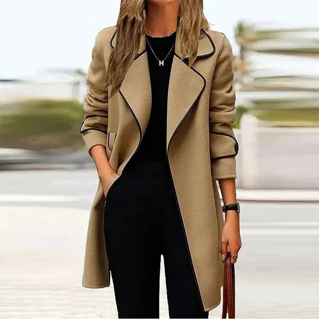 Abrigo largo elegante CAMILA para mujer, estilo clásico con cuello, ideal para moda invierno y guardarropa.