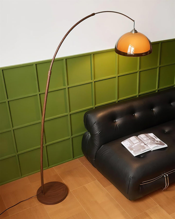Elegante lámpara de pie Arc Ventoro, ilumina tu sala con estilo moderno y luz ambiental.