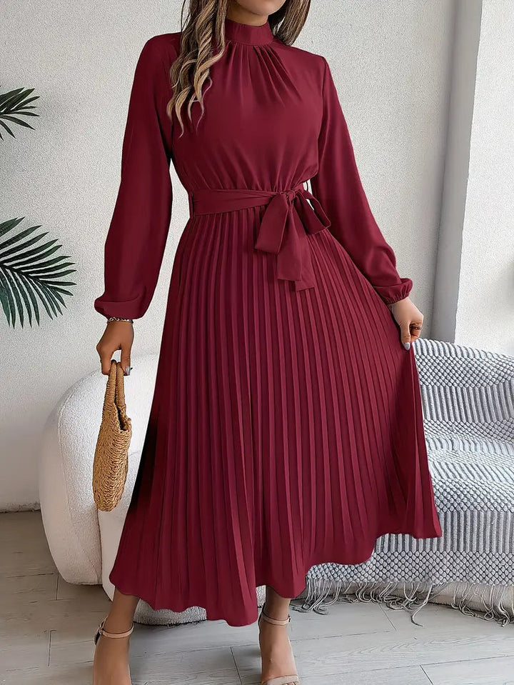 Vestido elegante de fiesta o graduación para mujer, estilo midi plisado, chic y formal.