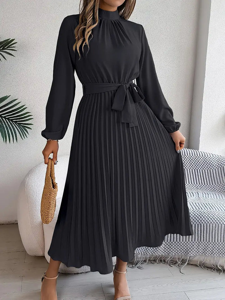 Moda femenina: vestido midi plisado con cinturón, estilo elegante para bodas, graduaciones y fiestas.