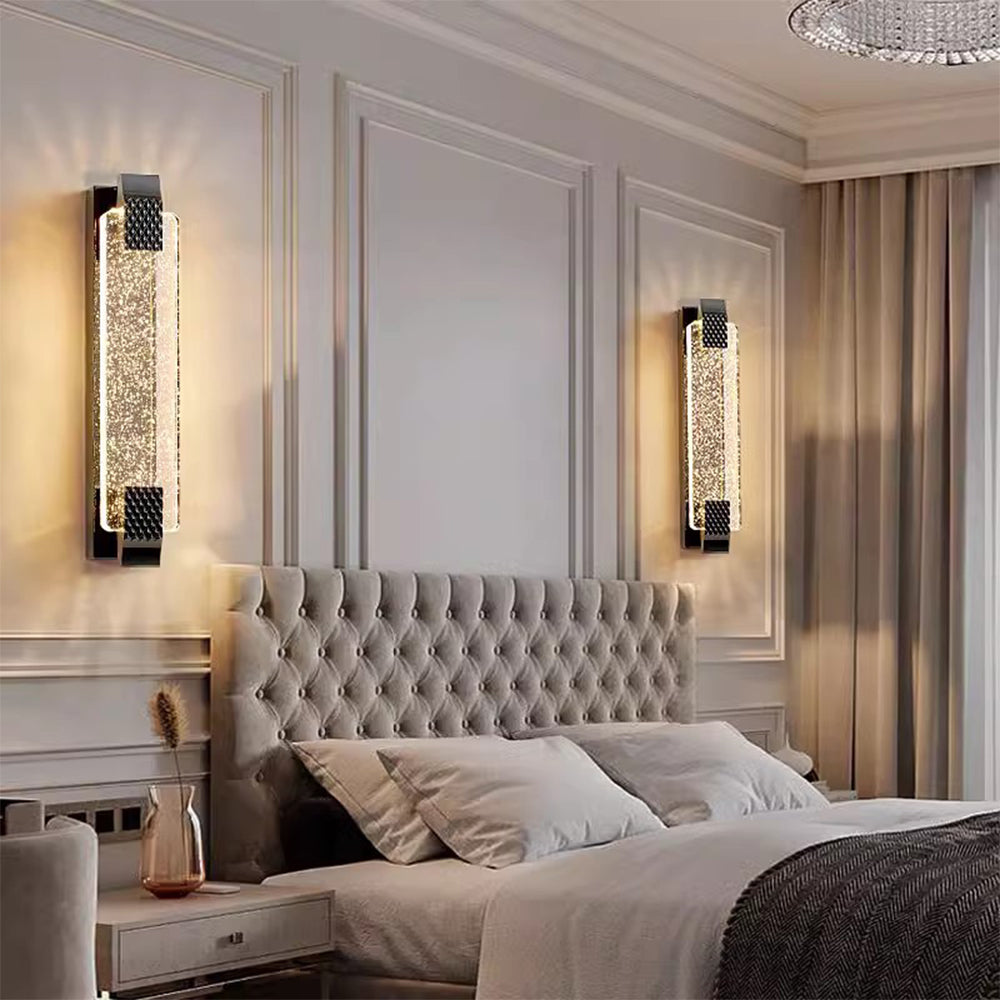 Iluminación de comedor con aplique de pared elegante, para un hogar sofisticado.