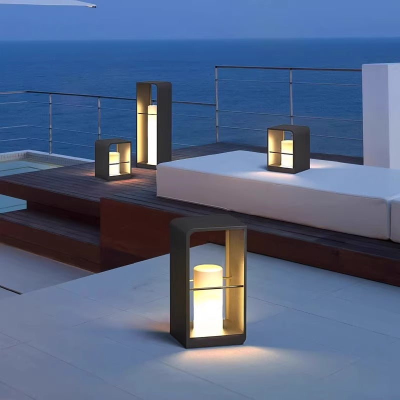 Luces solares LED cálidas para ambiente acogedor en jardín.