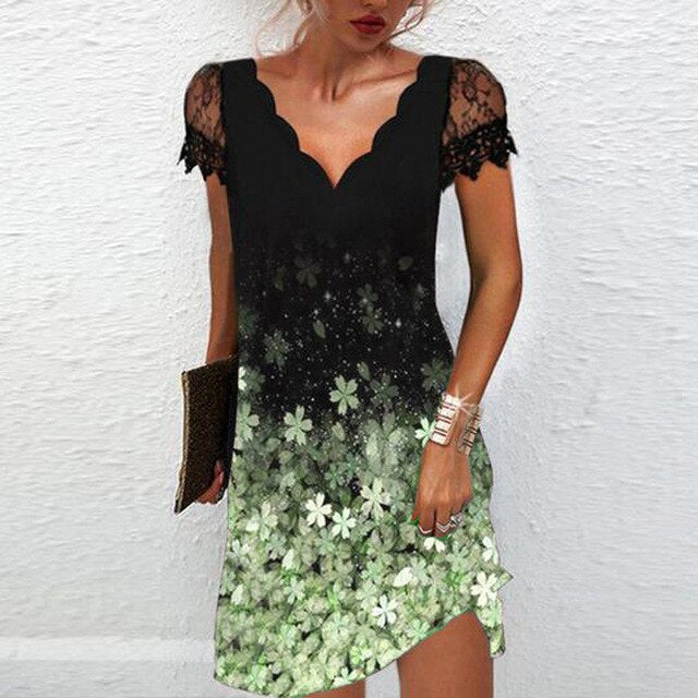 Vestido corto de verano, mujer, con encaje floral y cuello V. Manga capuchina. Estilo casual-elegante.