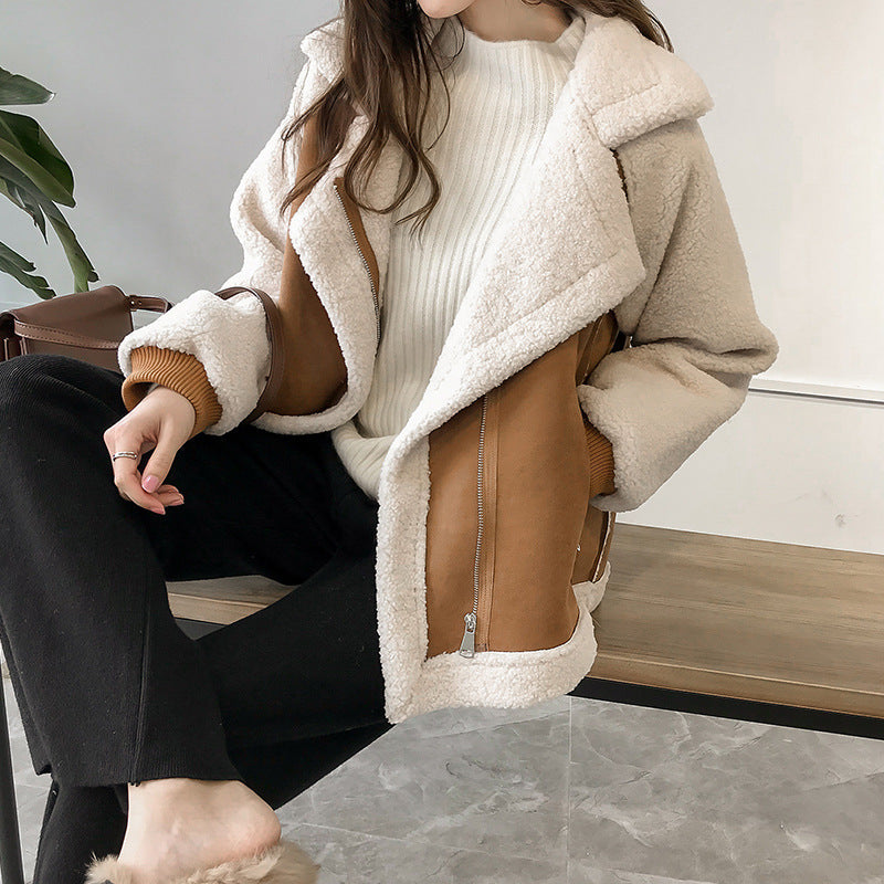 Chaqueta mujer shearling sintético beige, diseño elegante y cómodo. Perfecta para moda de invierno casual.