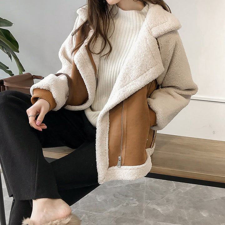 Chaqueta mujer shearling sintético beige, diseño elegante y cómodo. Perfecta para moda de invierno casual.