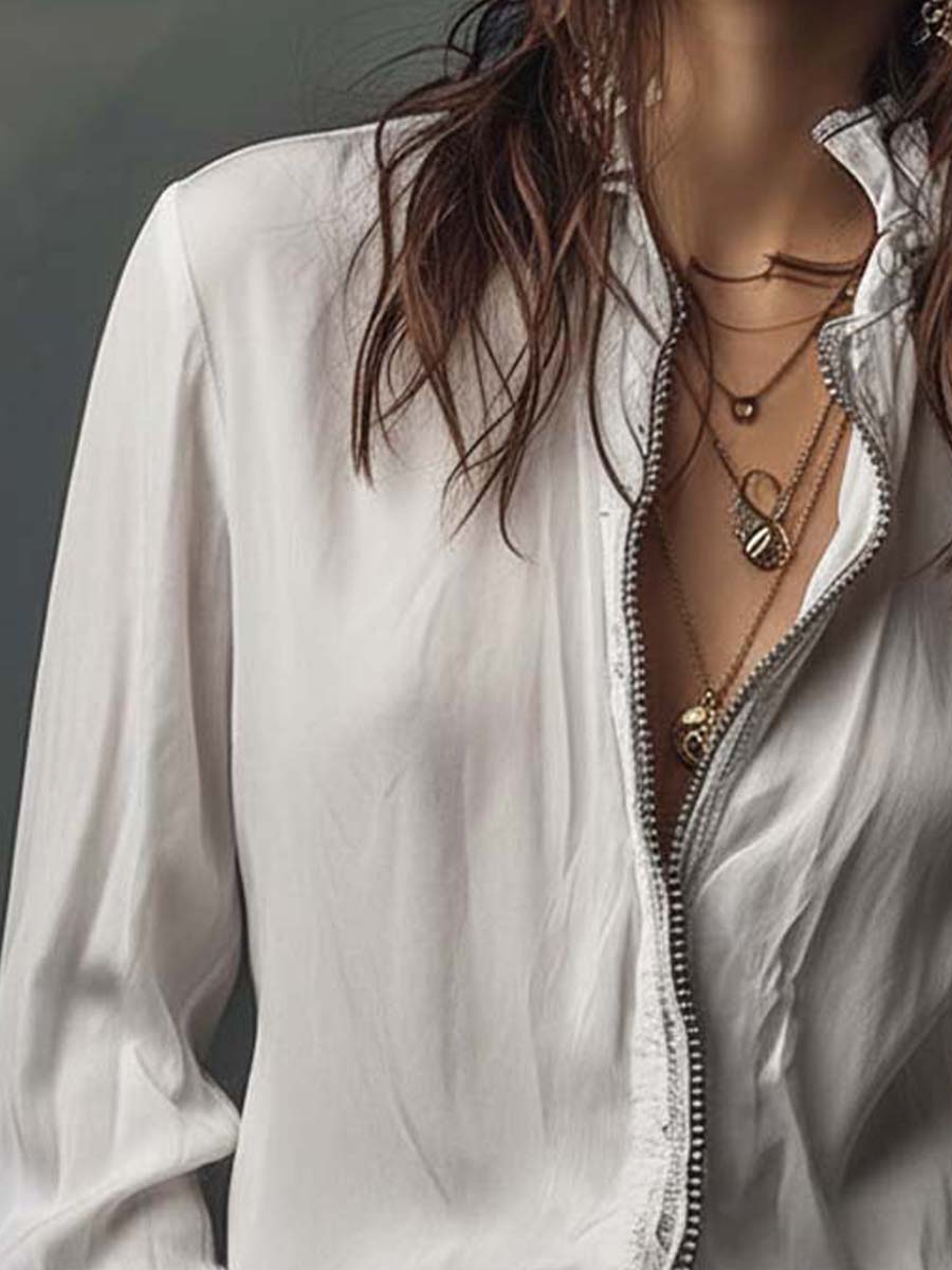 Blusa chic de mujer manga larga, cuello camisero y cremallera. Ideal para primavera, estilo moderno.