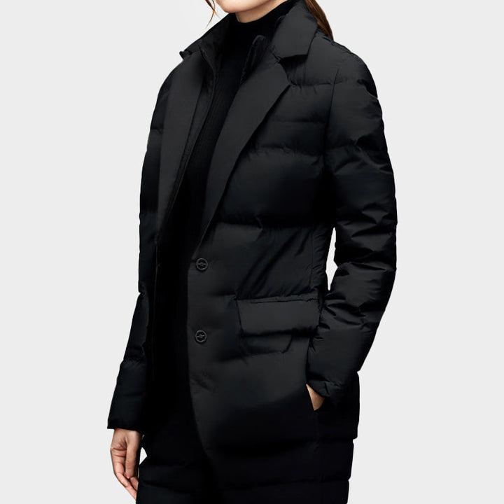 Chaqueta de invierno acolchada para mujer con diseño elegante tipo blazer. Perfecta para el frío.