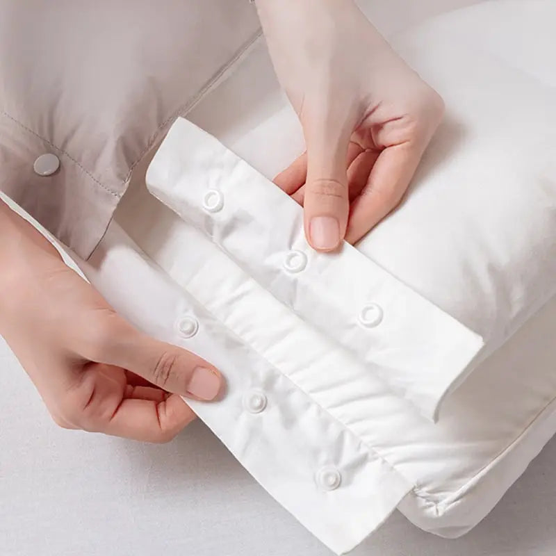 Descanso cervical con almohada ergonómica de doble capa. Comodidad ajustable para viaje y relajación.