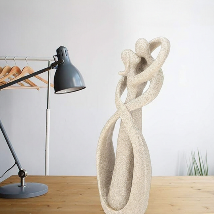 Adorno contemporáneo de figuras humanas abstractas. Elegante escultura para enriquecer la decoración de tu hogar y oficina.