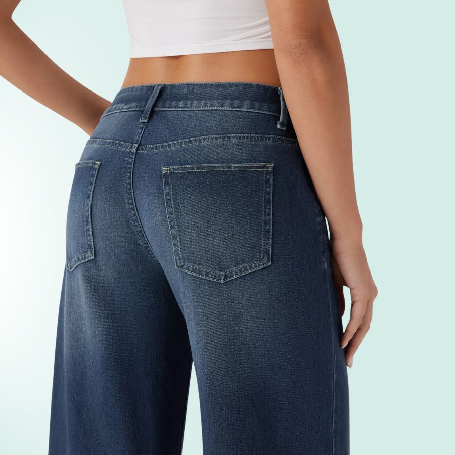 Pantalones vaqueros de mujer, tiro bajo asimétrico, elásticos. Comodidad moda azul denim.