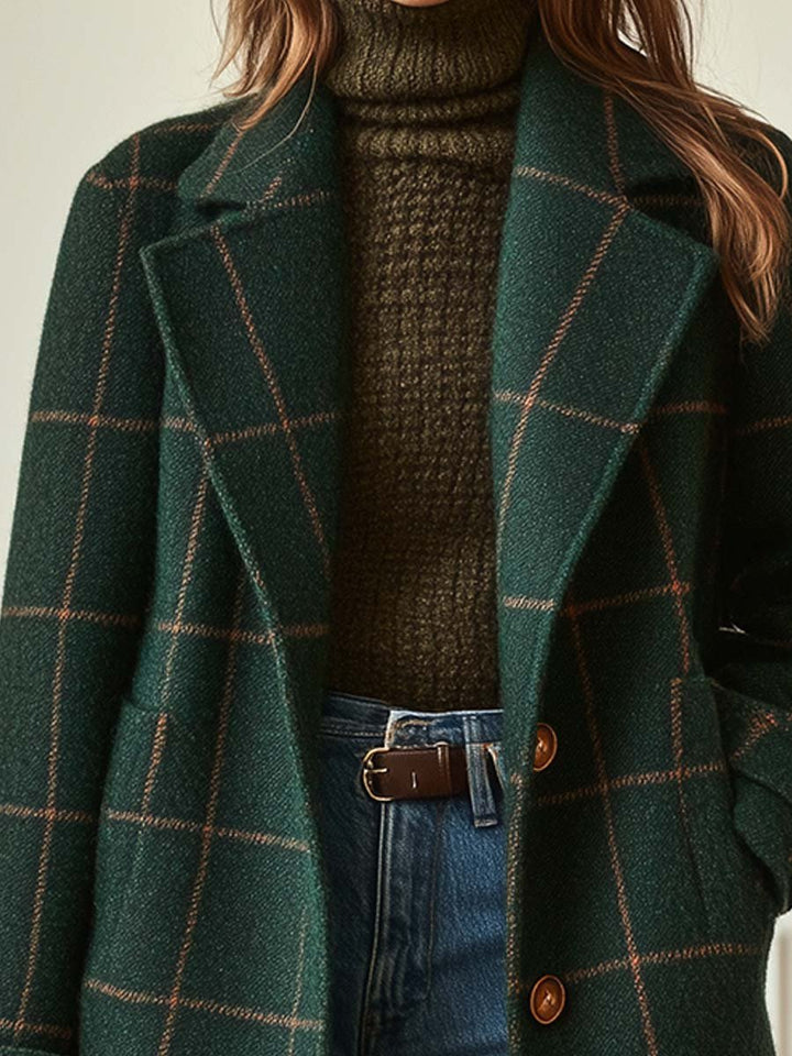 Chaqueta larga de cuadros verde oscuro para mujer, ideal para otoño. Estilo elegante y casual.