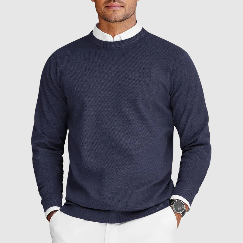Suéter clásico de hombre en color blanco y cuello redondo. Comodidad y estilo atemporal para tu guardarropa.