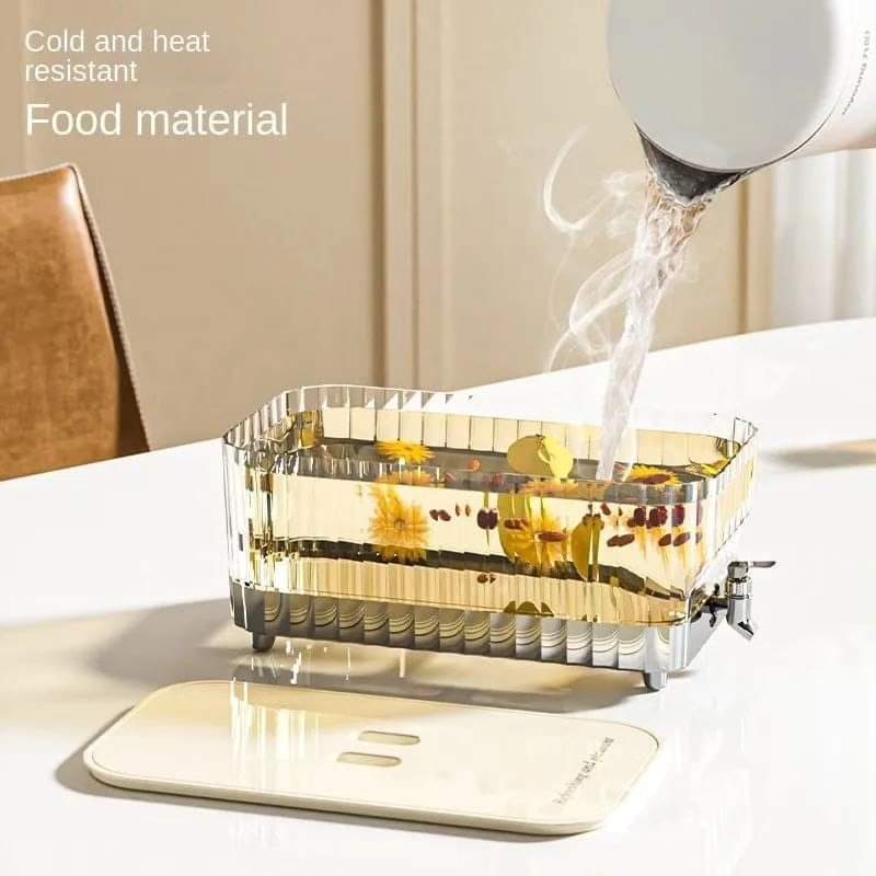 Elegante dispensador de bebidas de vidrio para hogar y cocina. Perfecto para servir agua fresca, limonada o té frío en reuniones.