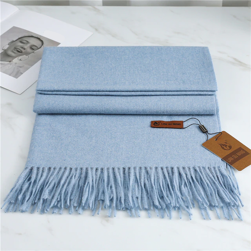 Textura suave y lujosa del chal de cachemira para mujer, accesorio cálido y de alta calidad.