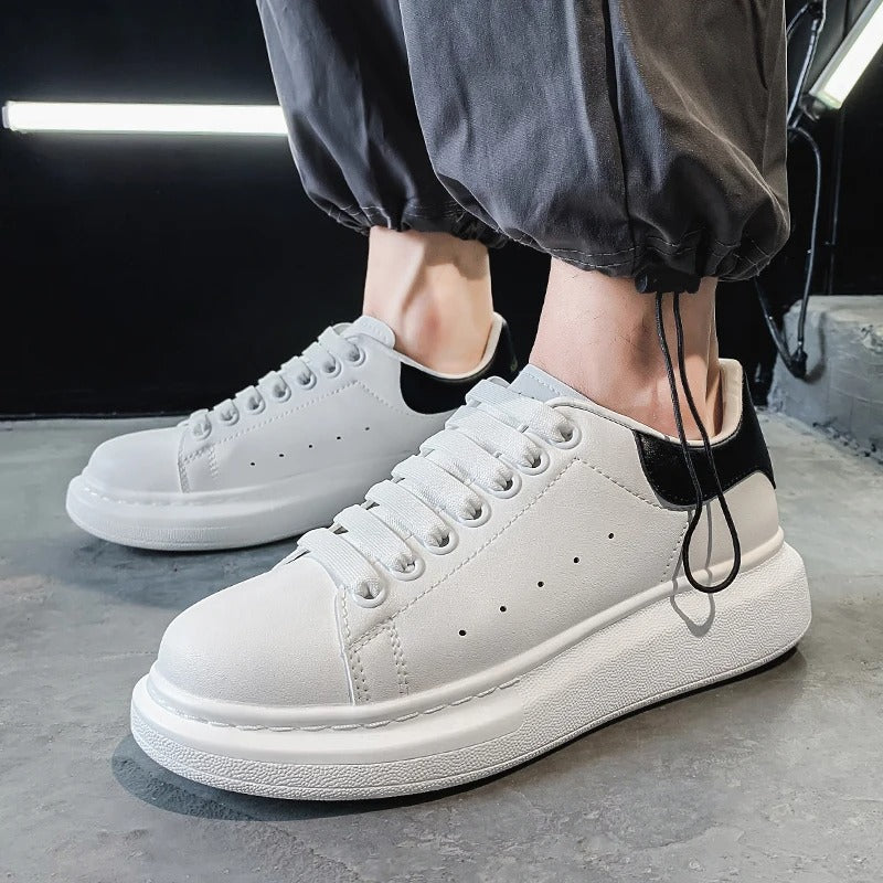 Calzado casual minimalista para hombre, suela elevada. Zapatillas deportivas modernas para cualquier ocasión.