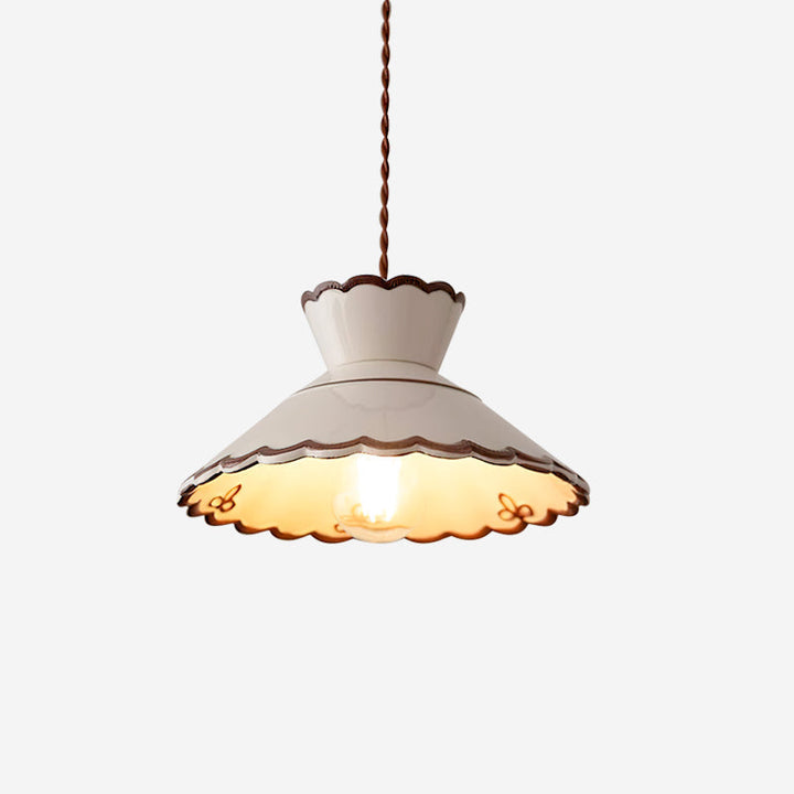 Lámpara colgante cerámica retro beige con borde marrón, ideal para decoración vintage del hogar.