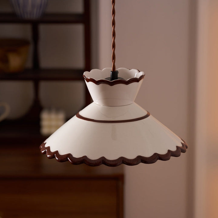 Lámpara decorativa colgante de cerámica, beige y marrón. Toque retro vintage para el hogar.