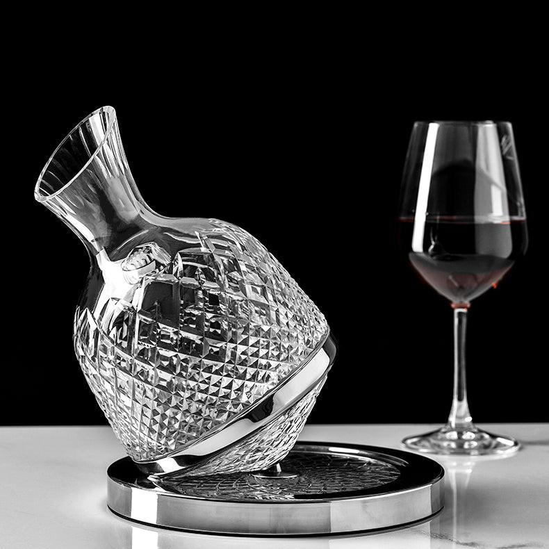 Maximiza el sabor del vino con este decantador giratorio 360° de cristal soplado artesanalmente.