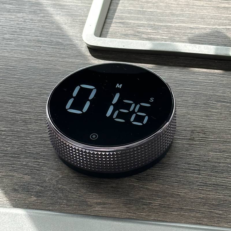 Temporizador de oficina para gestión del tiempo y aumento de productividad, ideal para bloques de concentración.