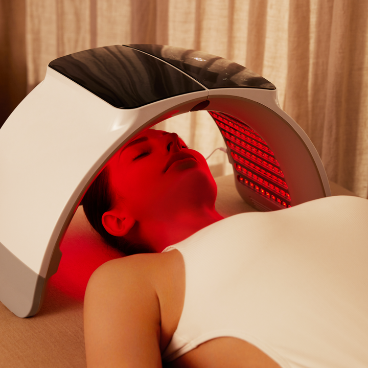Dispositivo de luz LED para un spa en casa, ideal para el rejuvenecimiento y cuidado corporal.
