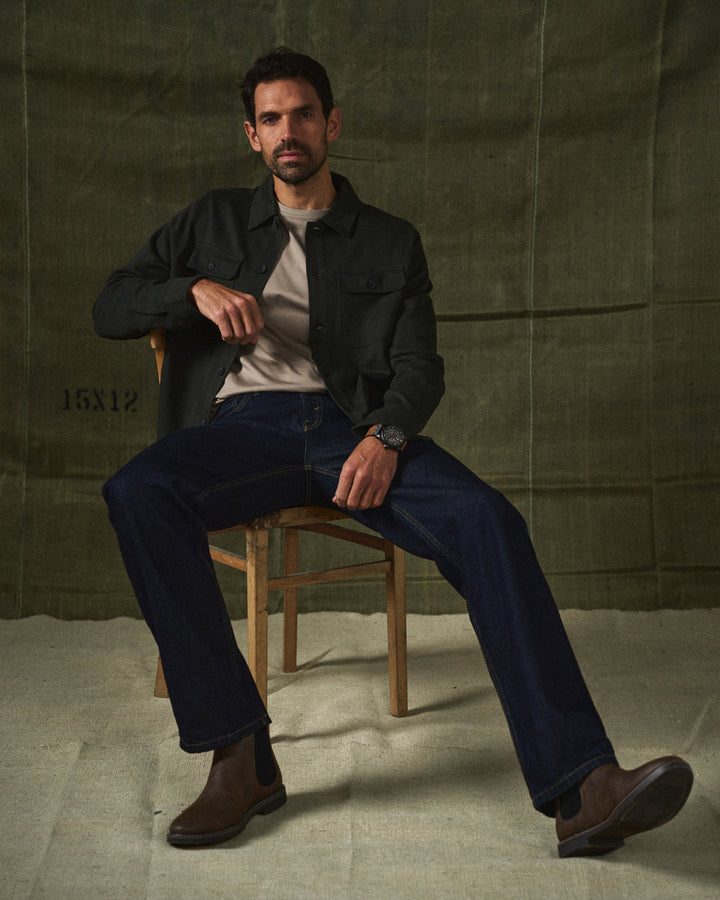 Bota Chelsea de hombre en piel, diseño moderno y cómodo. Ideal como calzado de otoño.