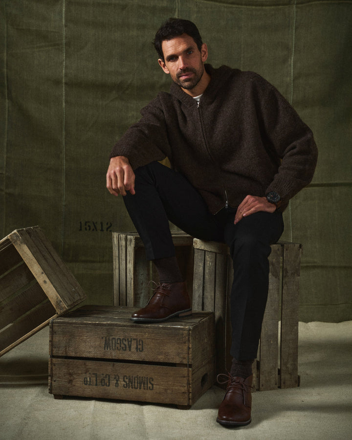 Zapatos de hombre vintage marrones, elegantes para oficina y eventos. Estilo clásico y versátil.