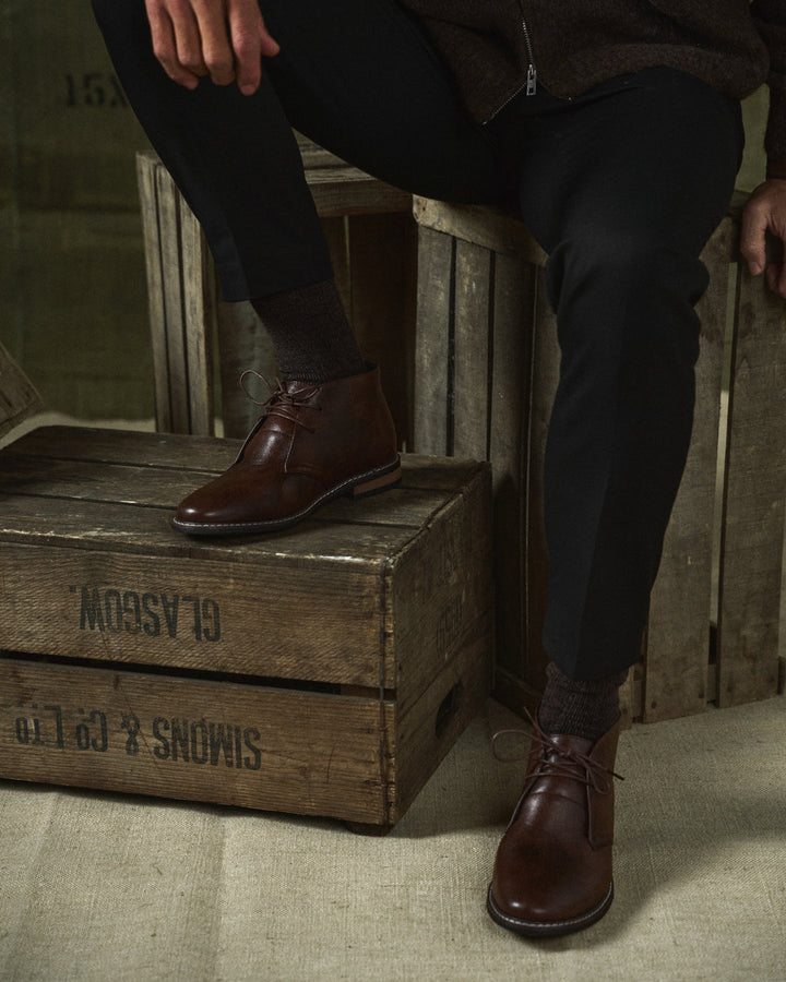 Zapatos de hombre marrones de cuero, calzado vintage con confort diario para la oficina.