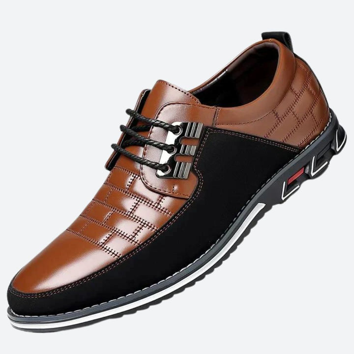 Zapatos elegantes con cordones para hombre. Calzado formal cómodo, estilo clásico. Ideal para uso diario o eventos especiales.