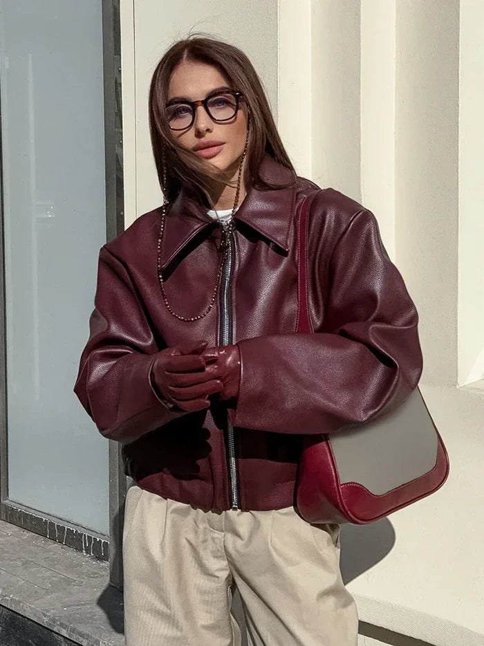 Chaqueta de mujer con cremallera frontal, diseño clásico y atemporal. Chaqueta de entretiempo, moda femenina.