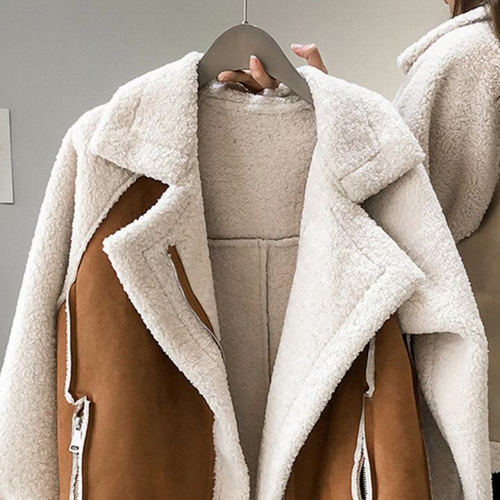 Abrigo de moda femenina con cuello en V, ideal para invierno. Estilo elegante y cálido, disponible en beige y marrón.