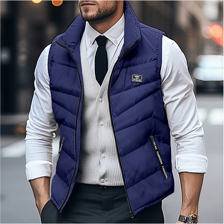 Chaleco casual transpirable para hombre, ideal para entretiempo. Diseño ligero y cómodo sin mangas.