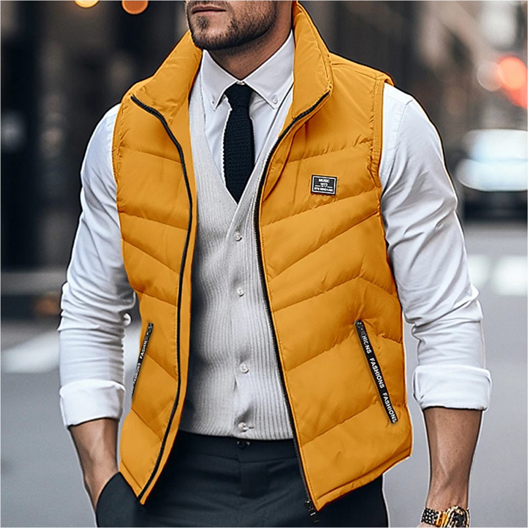 Chaleco de hombre ligero y versátil. Ropa casual sin mangas, transpirable y cómoda para moda masculina.