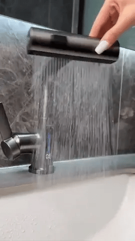 Grifo de cocina con display LED de temperatura, caño giratorio y manguera extraíble.