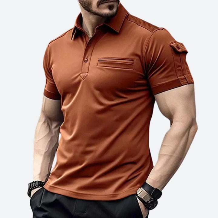 Polo versátil de manga corta para hombre, prenda básica y cómoda para cualquier ocasión casual.