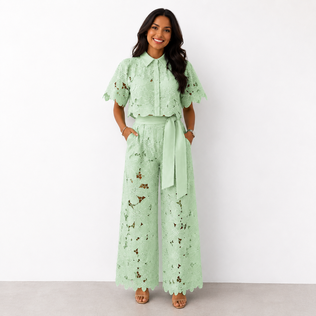 Conjunto floral de crop top y pantalón ancho para mujer, ideal para verano y primavera. Moda femenina relajada.