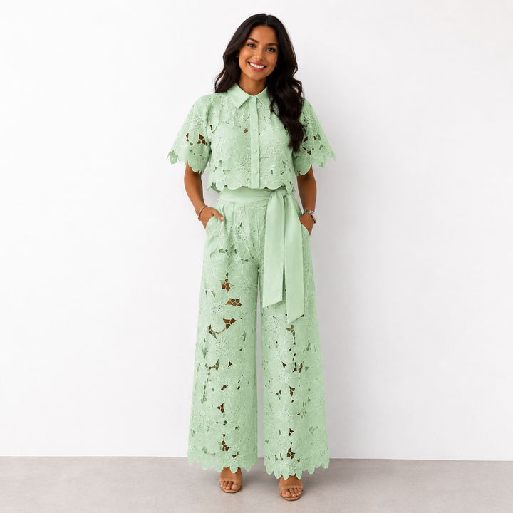 Conjunto floral de crop top y pantalón ancho para mujer, ideal para verano y primavera. Moda femenina relajada.