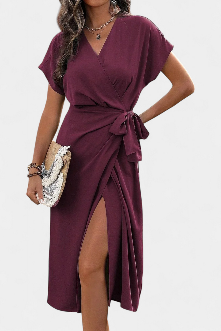 Sofisticado vestido de fiesta cruzado para mujer, corte midi, escote V y abertura. Ideal para bodas.