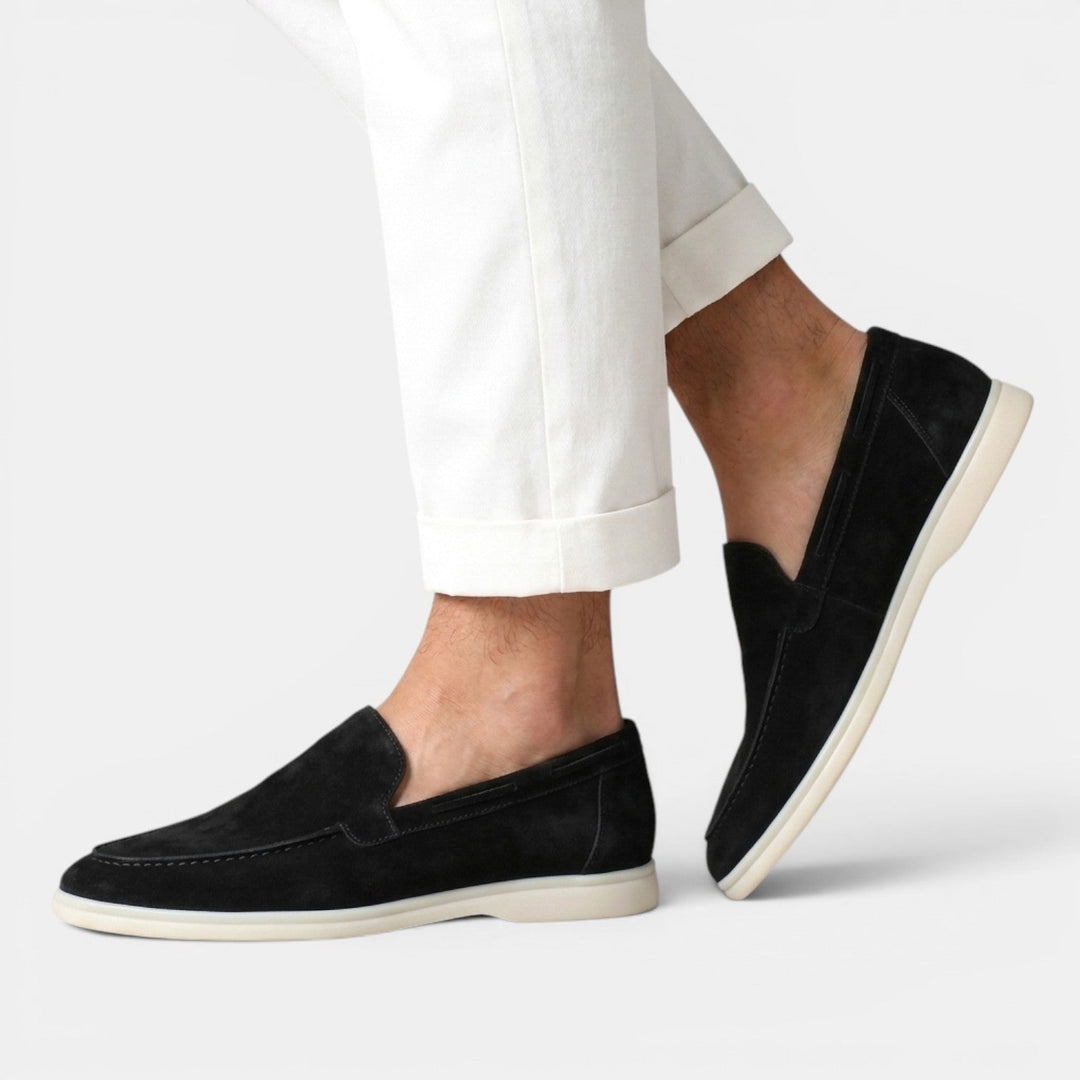 Mocasines hombre de serraje, diseño slip-on. Zapatos cómodos y versátiles para cualquier ocasión elegante.