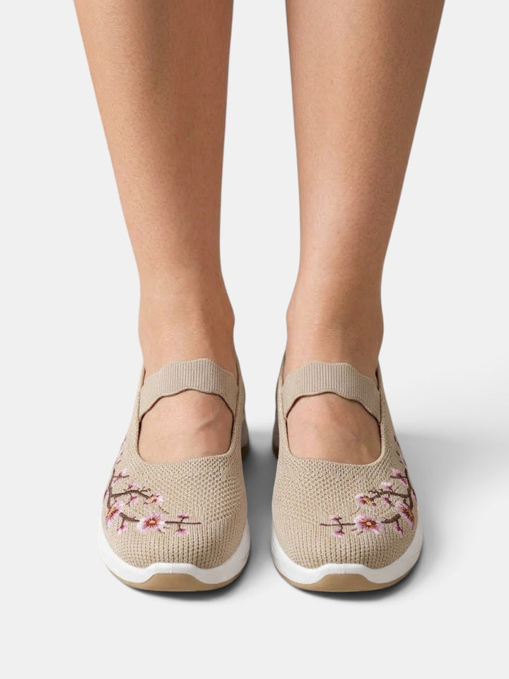 Calzado de mujer ortopédico para máxima comodidad, ideal para uso diario y paseos.