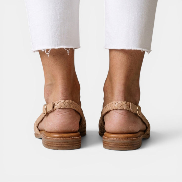Sandalias de mujer con diseño trenzado y planas. Calzado de verano ajustable para máxima comodidad.