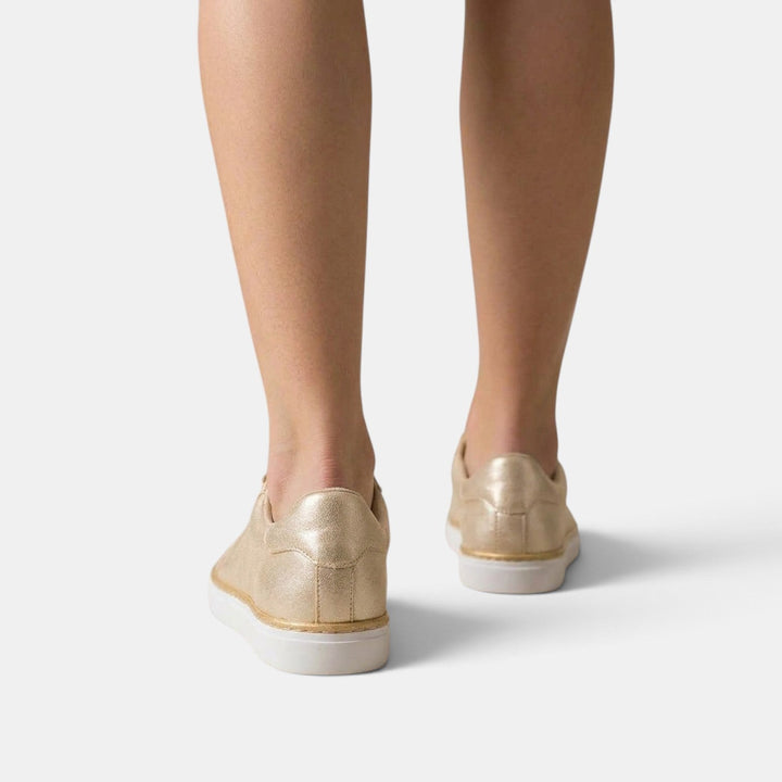 Zapatos ortopédicos de mujer, diseñados para ofrecer confort, soporte y mejorar la postura al caminar.